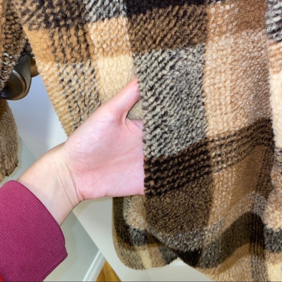 AE Brown Plaid Teddy Sherpa coat - Picture 6 of 6